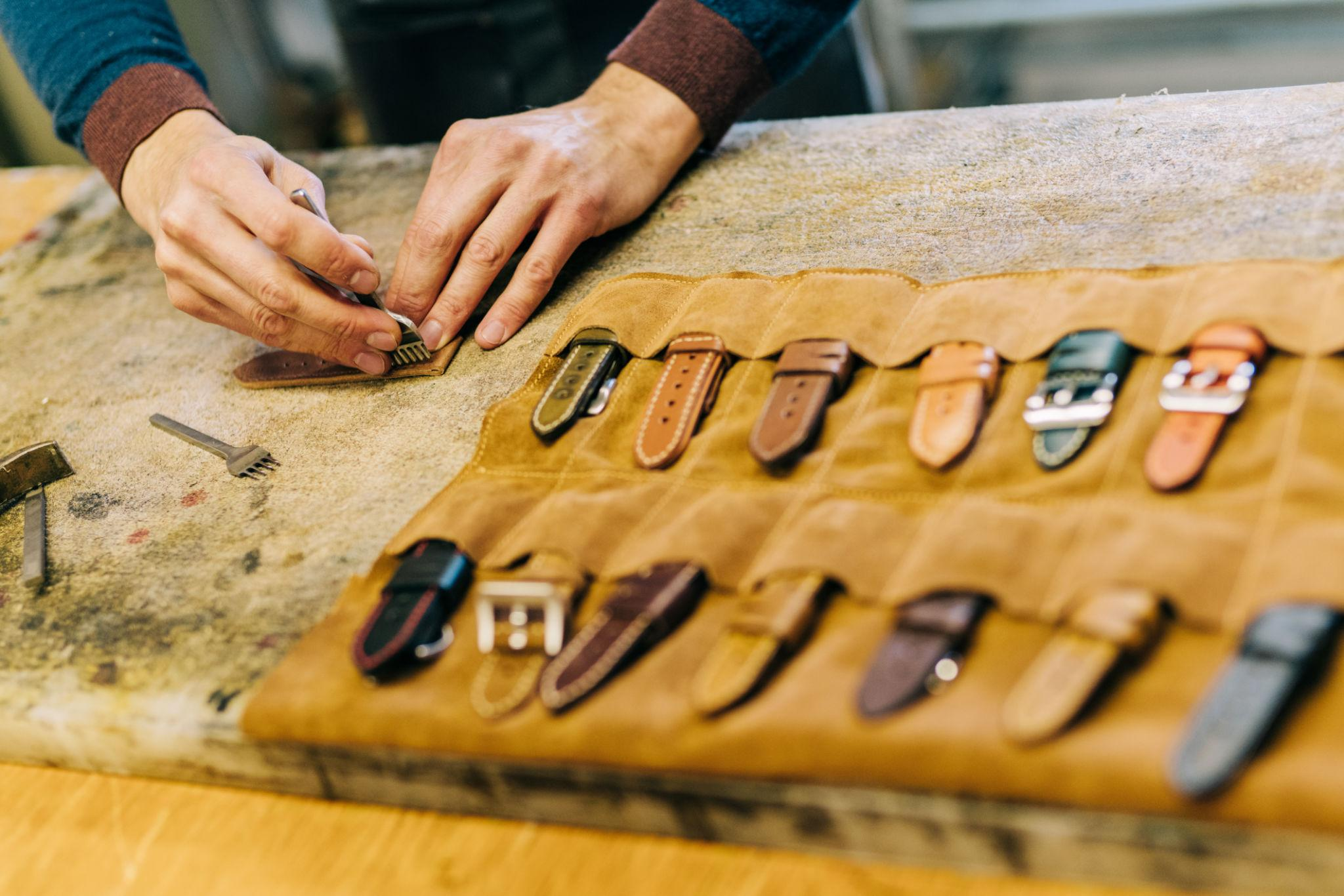 Leather watch band craft sample review and handmade detail checking
